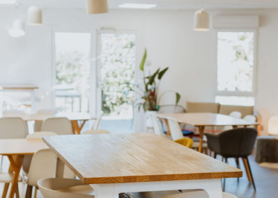 Un espace de travail moderne conçu pour le bien-être et la productivité - cafétaria - AIS elec