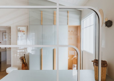 Aménagement intérieur sur mesure – espace de vie lumineux - Maya